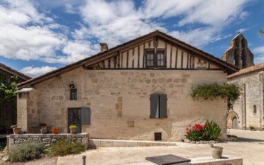 Fototapeta na wymiar Monteton (Lot et Garonne, France) - Maison à colombages pittoresque et église Notre Dame