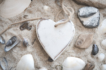 Sand Muscheln Holz Steine Dekoration mit Herz zum Beschreiben