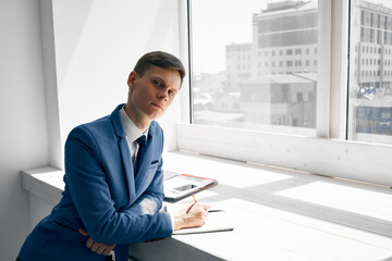 Fototapeta premium business man in suit near document window