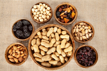 mixed nuts and dried fruits