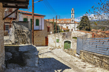 The mountain village of Lofu, known since the 14th century, by its name (lofos - hill) describes the features of the local landscape. Stone-paved streets climb on gentle slopes       