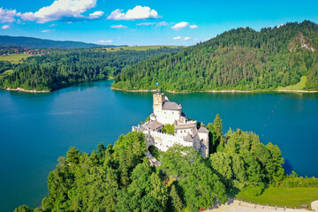 Fototapeta na wymiar Zamek Dunajec w Niedzicy, Pieniny, Jezioro Czorsztyńskie, Czorsztyn