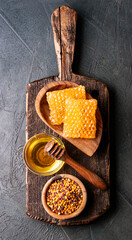 Fototapeta na wymiar Honeycomb of wild manuka honey