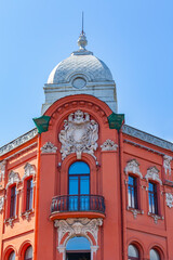 Obraz premium St. Petersburg, Russia, July 24, 2021. Fragment of the facade of a building, in ​​historical part of the city.