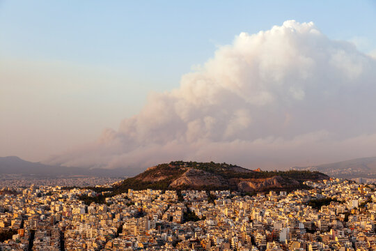 Cloud of smoke has covered Athens during todays sunset, due to the wildfires that burn across northern Attica these last 4 days, the region where Athens is built. 