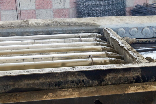 form with prestressed reinforcement for the production of floor slabs