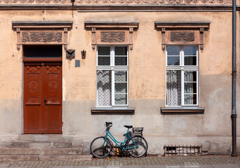 Fototapeta na wymiar Torun. Facade of a house in the old town.