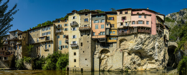 Fototapeta na wymiar rural landscape with a view on the town of pont en royans and her houses on the cliff