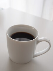 白いカップに入ったコーヒー