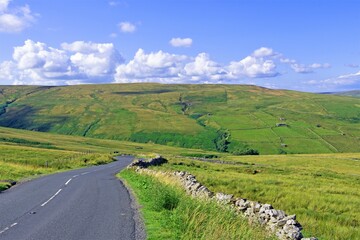 Fototapeta na wymiar The Buttertubs Pass road to Muker, Yorkshire Dales, England