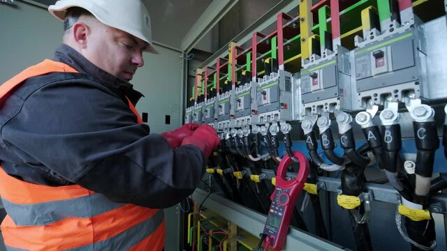 Checking the operating voltage levels of the solar panel switchgear compartment