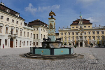 Innenhof Schloss Ludwigsburg mit Brunnen und Adler