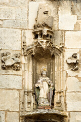 Statuette de sain évêque à Vuillafans, Doubs, France
