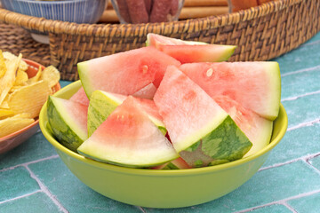morceaux de pastèque dans un plat