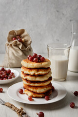pancakes with berries