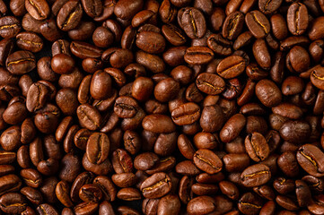 Obraz premium Natural background for Cafe menu or brochure template - macro photo of brown roasted coffee beans, close up