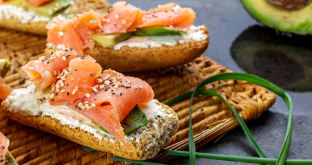 A salmon and avocado crouton