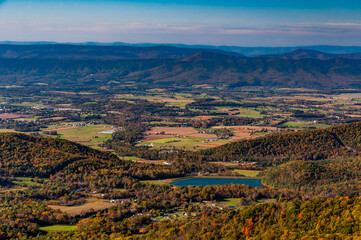 Fototapeta na wymiar The Shenandoah Valley in Autumn, Shenandoah National Park, Virginia, USA