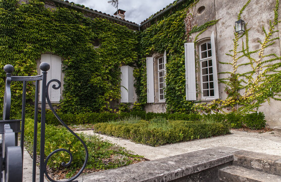 Sauveterre de Guyenne (Gironde, France) - Maison et jardin pittoresques
