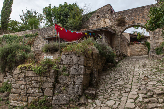 Castelmoron d'Albret (Gironde, France) - Porte d'entr&eacute;e du village