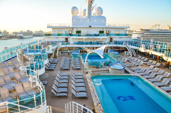 Sky Princess cruise ship pool deck