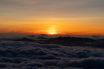 Fototapeta premium 山梨県、静岡県にある富士山を登山する風景 A view of climbing Mt. Fuji in Yamanashi and Shizuoka Prefectures.