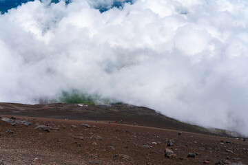 山梨県、静岡県にある富士山を登山する風景 A view of climbing Mt. Fuji in Yamanashi and Shizuoka Prefectures.