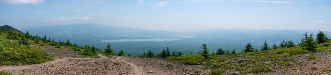 Obraz premium 北海道森町、鹿部町、七飯町の北海道駒ヶ岳を登山する風景 Scenery of climbing Mt. Hokkaido-Komagatake in Morimachi, Shikabe-cho, and Nanae-cho, Hokkaido.