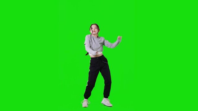  ダンスする女性　クロマキー合成用グリーンバック 