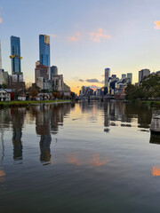 Fototapeta premium city skyline at sunset