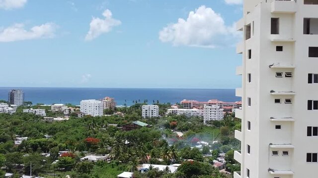 juan dolio, republica dominicana - 22 de julio de 2021 - toma de un dron del proyecto de construcci&oacute;n de un apartamento en juan dolio, republica dominicana, estilo de vida tur&iacute;stico