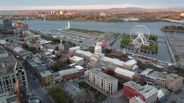Montr&eacute;al- Vieille Ville et Port Vue A&eacute;rienne