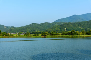 広沢池から望む京都の山並