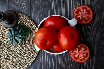 Fresh, healthy, and delicious tomatoes on modern background

모던한 배경을 바탕으로 있는 맛있고, 신선하고, 건강한 토마토
