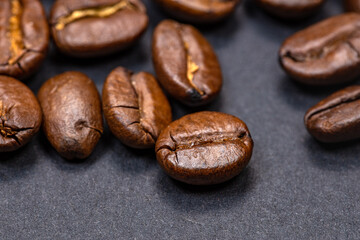 Coffee beans with uniform color
