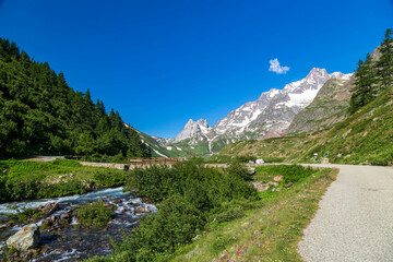Fototapeta na wymiar Summer trekking day in the mountains of Val Veny, Courmayeur
