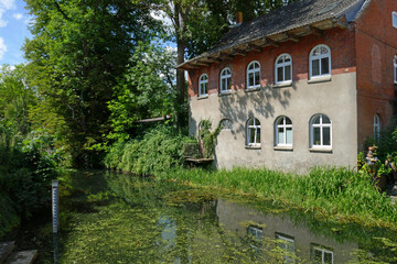 Fototapeta na wymiar Alte Wassermühle in Bad Oldesloe