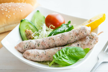 茹でた生ウインナーソーセージ