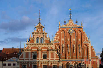 Fototapeta na wymiar The House of the Blackheads on the Town Hall square in Riga. Front view. Blue sky. Tourism in Europe.