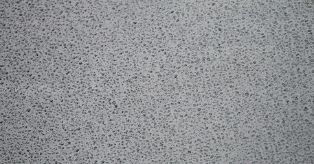 Textura de gotas de água da chuva num vidro no exterior