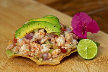 tostada de camaron sabroso 