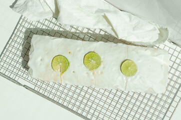 Pastel de limón con glaseado