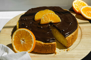 Keke de naranja con cubierta de chocolate