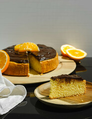 Keke de naranja con cubierta de chocolate