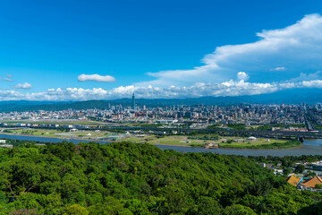 台湾の観光名所を巡っている風景 Scenes from a tour of Taiwan's tourist attractions.