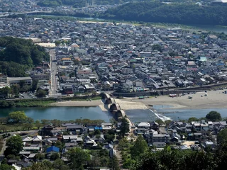 Papier Peint photo autocollant Le pont Kintai 山口県錦帯橋、山からの錦帯橋。