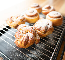 パン、シナモンロール