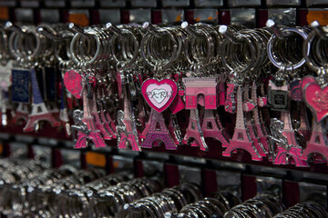 Paris Heart Love  Eiffel Tower Souvenirs Keychain 