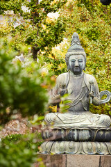 Fototapeta na wymiar buddha statue in the garden