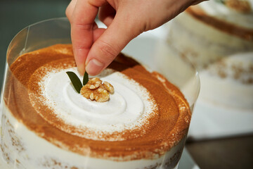 Decorate the whipped cream cake